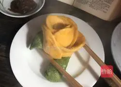 Illustration of how to make rose steamed buns 8