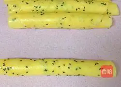 Illustration of making sausage and egg cake skewers 11