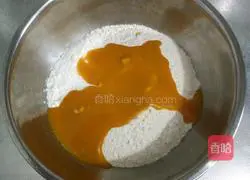 Illustration of how to make fried salt and pepper and black sesame pumpkin rolls 5