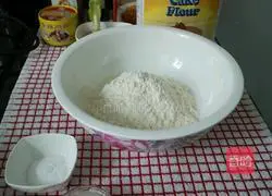 Illustration of how to make beef noodles in clear soup 1