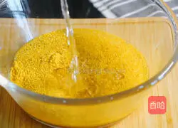 Illustration of how to make water chestnut millet beef balls 1