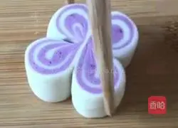 Illustration of how to make sweet flower rolls 8