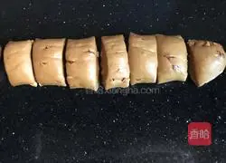 Illustration of how to make brown sugar blossom steamed buns 12