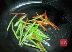 Vinegar Illustration of how to make potato shreds 4