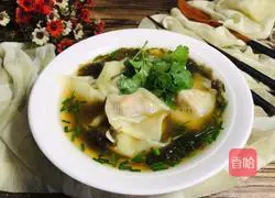 Illustration of how to make shrimp and pork wontons 13