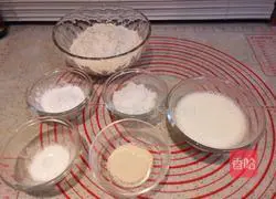 Illustration of how to make Cantonese soft steamed buns 1