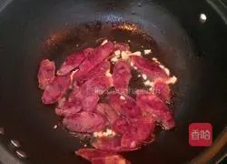 Illustration of how to make fried sausage and lettuce 5