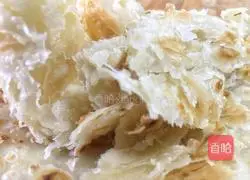 Illustration of how to make hand-torn biscuits 24