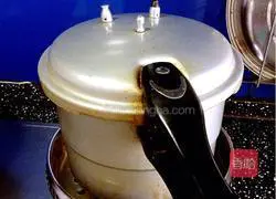 Illustration of stewed pig trotters 18