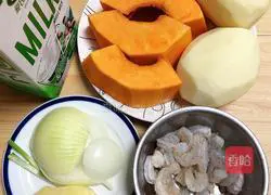 Cream Pumpkin and Shrimp Soup Illustration 1