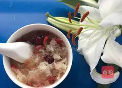 Recipe for Tremella Fungus, Red Dates and Peach Gum Soup 7