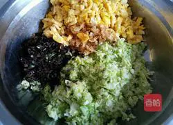 Illustration of how to make big buns 1