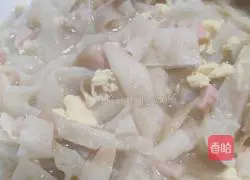 Illustration of three fresh braised cakes 7