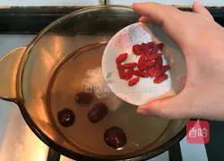 Illustration of how to make wolfberry fermented meatball soup 16