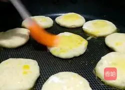 Illustration of how to make cute little potato cakes 6