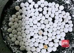 Illustration of how to make pearl milk tea 8