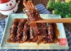 Illustration of how to make fat beef enoki mushroom rolls 10