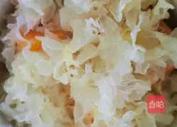 Illustration of how to make papaya and white fungus soup 4