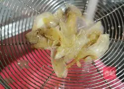 Recipe for Tremella Peach Gum Nourishing and Beauty Soup 9