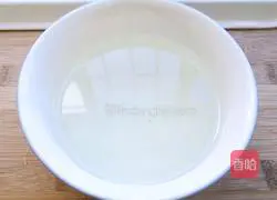 Illustration of how to make crispy twists 1