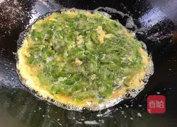 Bitter melon and egg pancake recipe 9
