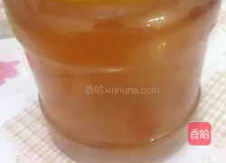 Illustration of how to make honey-soaked lemon 3