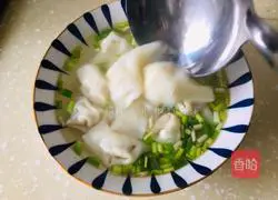 Illustration of how to make wontons in clear soup 7