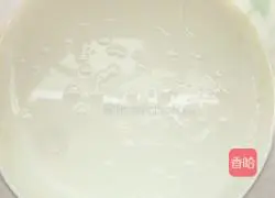 Illustration of making homemade raisin yogurt 5