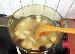 Illustration of Tremella and Snow Pear Soup 15