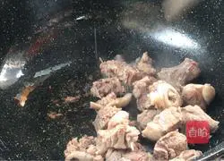 Illustration of how to cook duck legs with potatoes 9