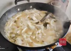 Illustration of how to make pickled vegetables, shredded pork and mushroom rice cake soup 8