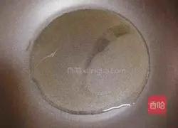 Illustration of how to make zucchini egg pancake 9