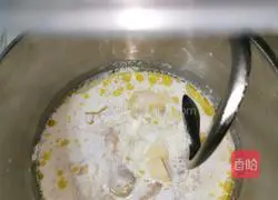 Illustration of how to make coconut and honey milky soft twists 1