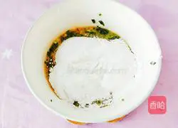 Illustration of how to make glutinous rice pancakes with chives and eggs 5