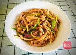 Illustration of how to make fried pork with king oyster mushrooms and green peppers 7