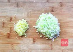 Illustration of how to make Yuanbao dumplings 4