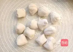 Illustration of how to make fried buns 9