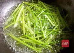 Illustration of how to make crescent dumplings (celery and pork fillings) 5