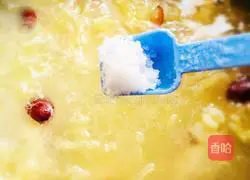 Recipe for Lotus Seed, Snow Fungus and Bone Soup (Moisturizing and Calcium Replenishing) Illustration 10