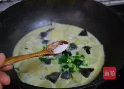 Illustration of Preserved Egg and Winter Melon Soup 6