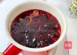 Illustration of making sour plum soup 5