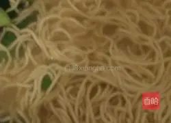 Illustration of how to make knife-shaped noodles 7