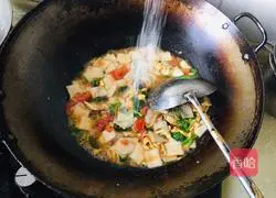 Illustration of how to make fried noodles with eggs and tomatoes 12