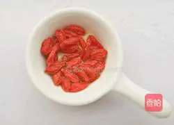 Illustration of how to make loofah and egg soup 3