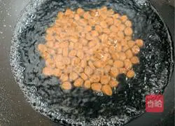 Illustration of how to make pearl milk tea 13