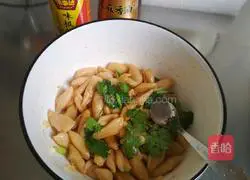 Illustration of how to make scissor noodles 11