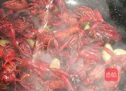Illustration of how to make stir-fried crayfish 12