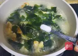 Illustration of how to make wakame tofu soup 9