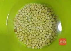 Illustration of how to make red date soy milk 1