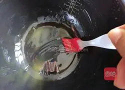 Illustration of how to make salt-baked chicken legs 5